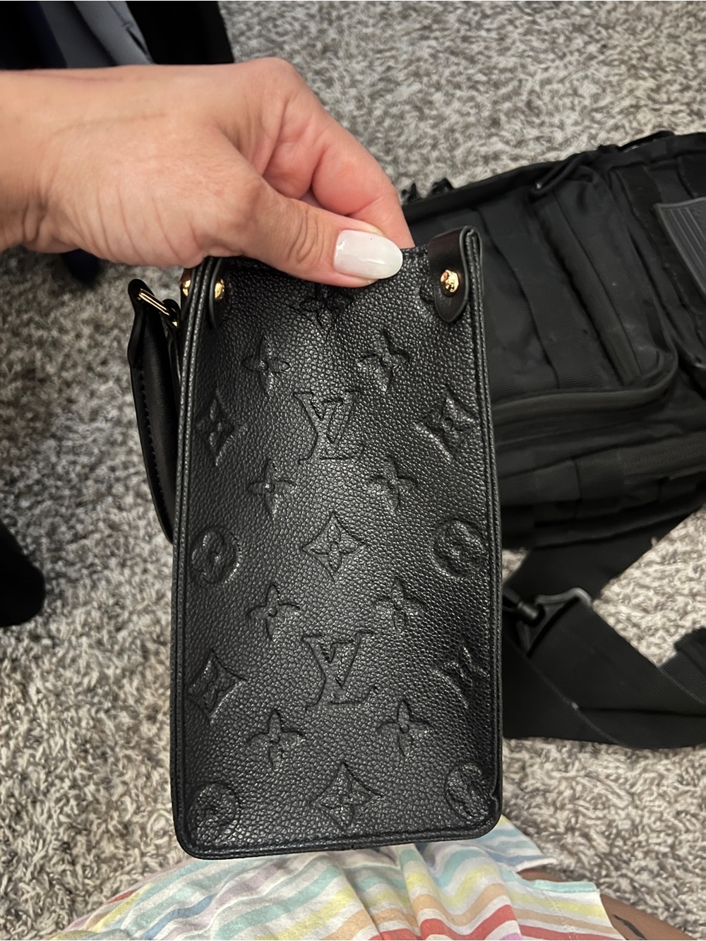 Leather tote comes with strap - Picture 4 of 4